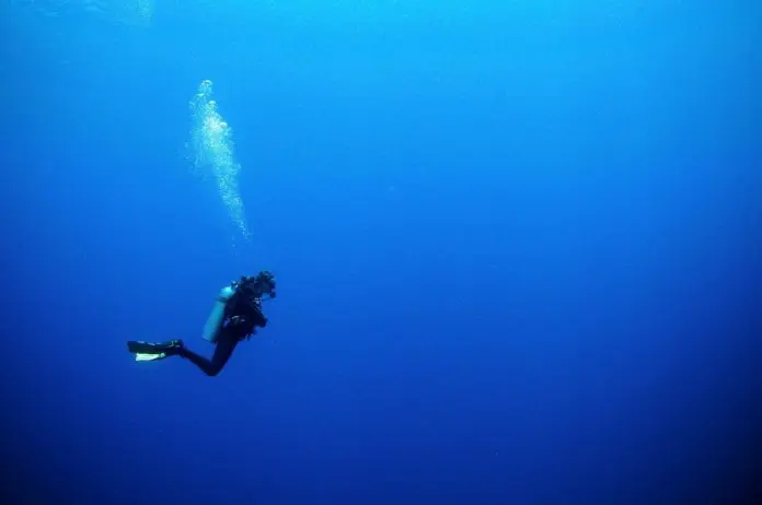 Solo Deep Scuba Diver