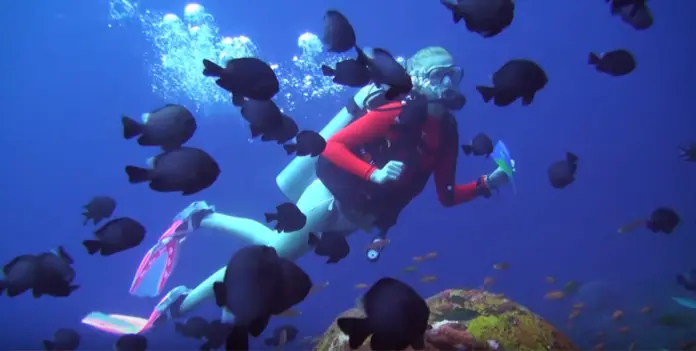 Female Diver celebrating PADI Women Dive Day
