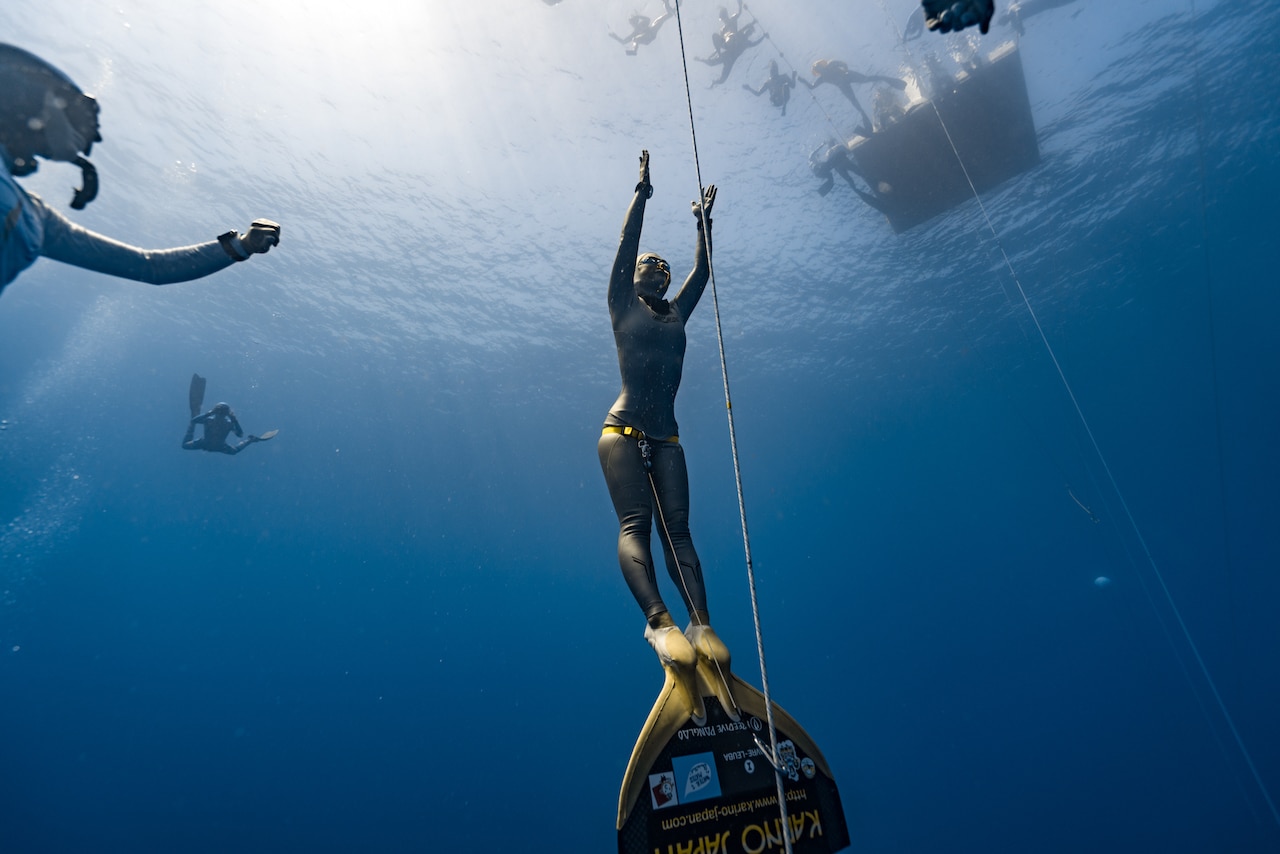 Sayuri likes to feel the water (photo © Daan Verhoeven)