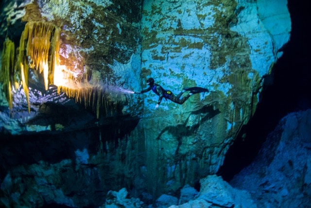 Cave Freediving : Marcus Greatwood (Photo : Arnaud Palu)