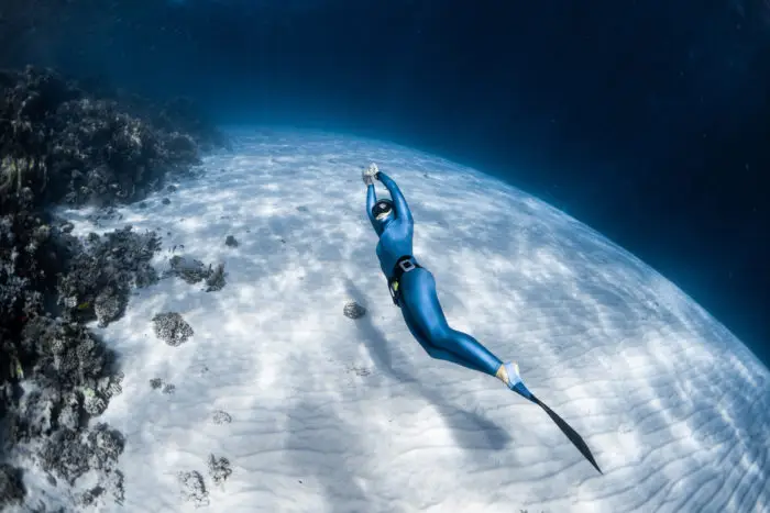 Freediver dolphin kicking using a monofin