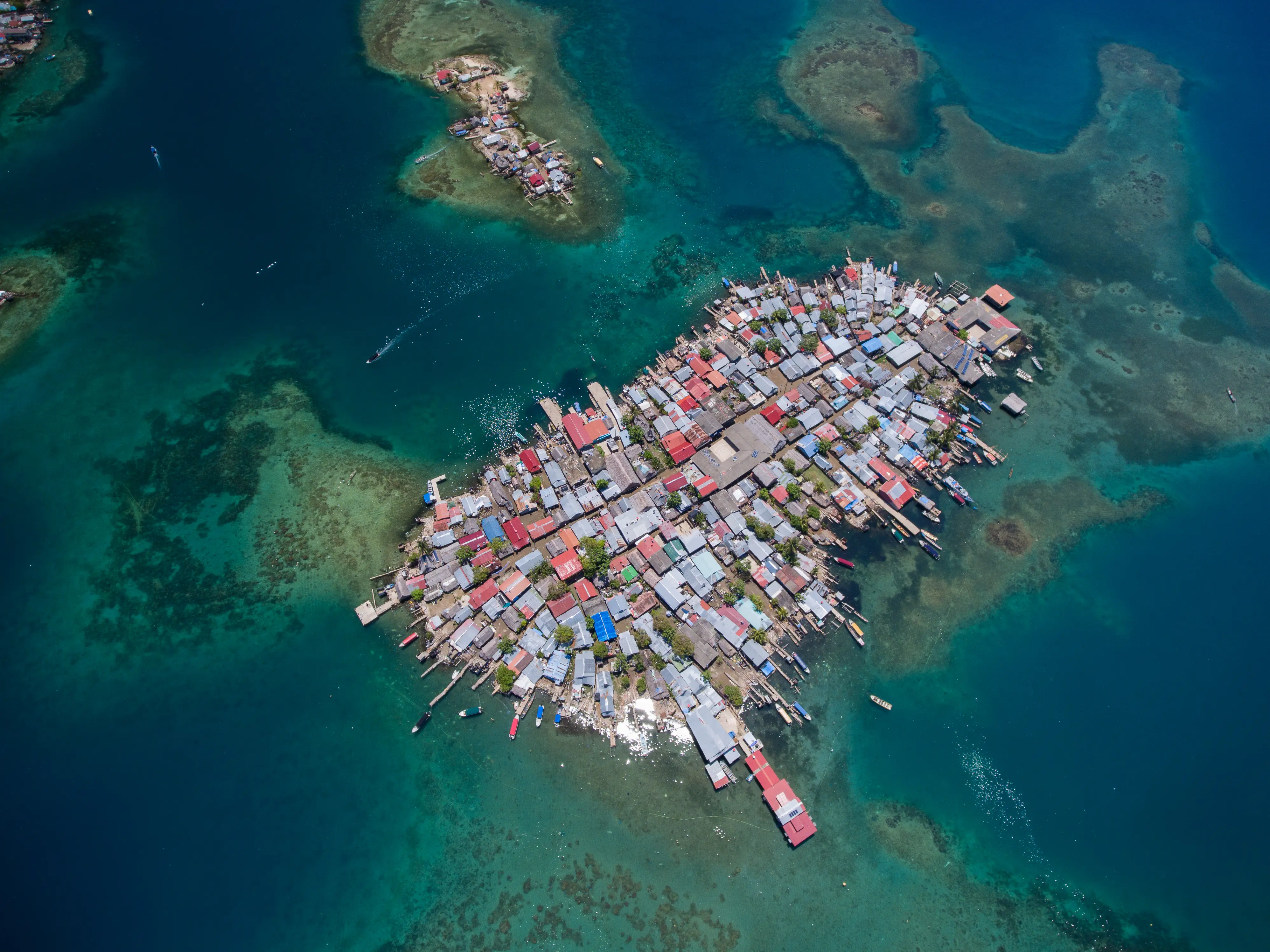 "Crowded Island" © Karim Iliya/UPY2021