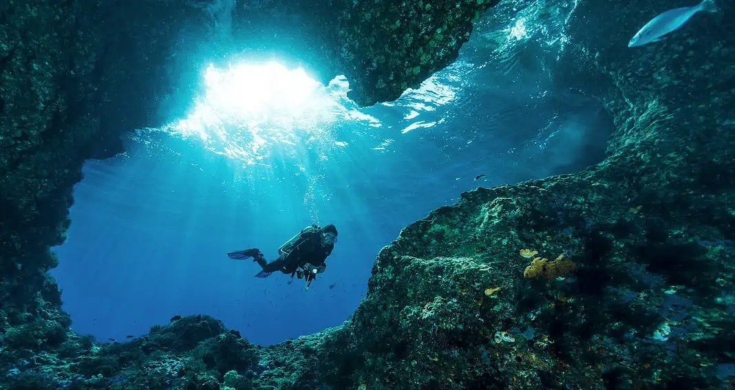 Ocean Exploration (AdobeStock)