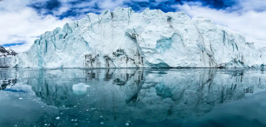 Arctic spring in south Spitsbergen (AdobeStock)