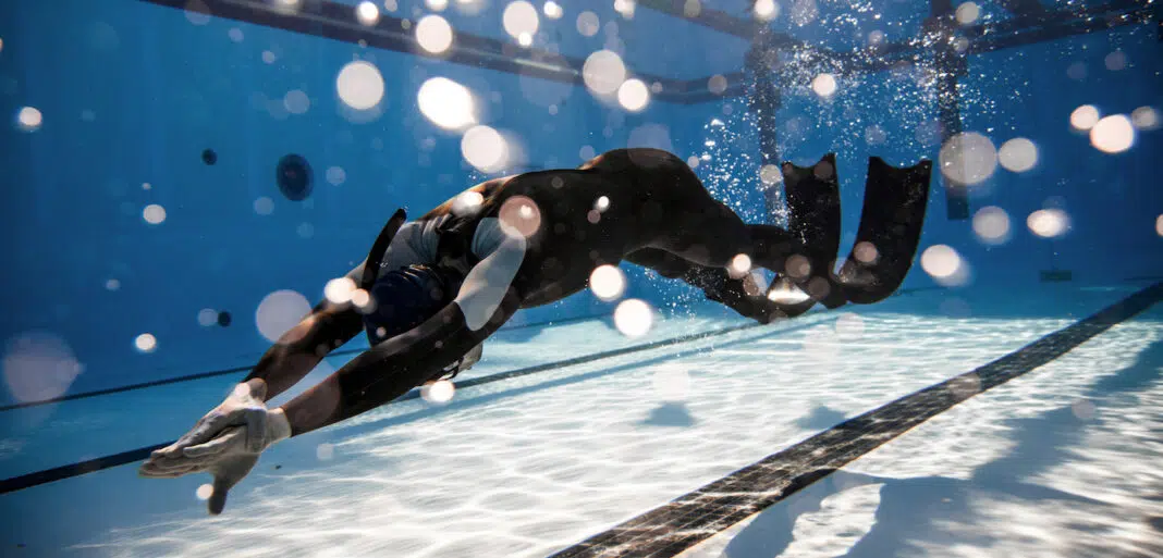 Pool Freediving Competition (AdobeStock)