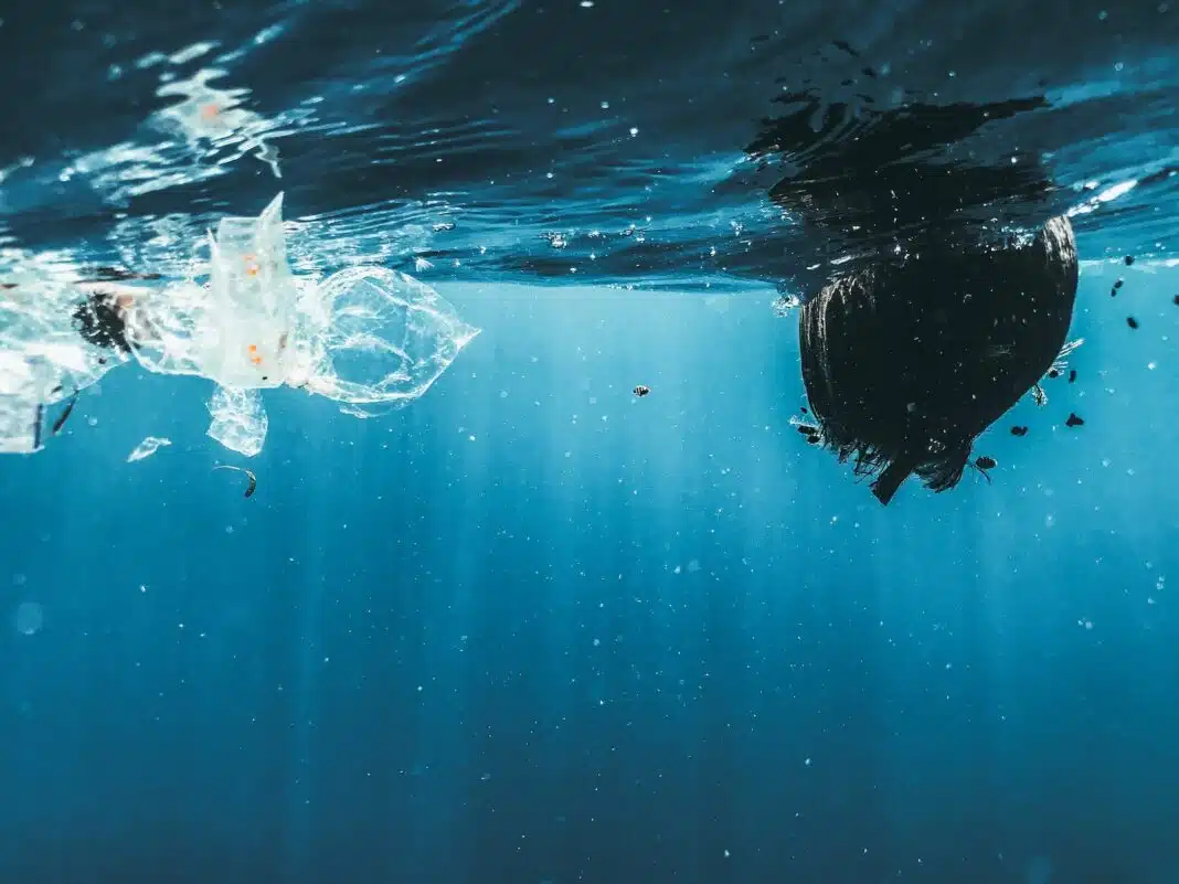 Ocean plastics on the surface