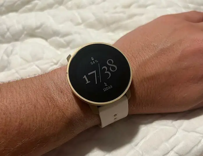 The Suunto 9 Peak Pro si a good looking smartwatch
