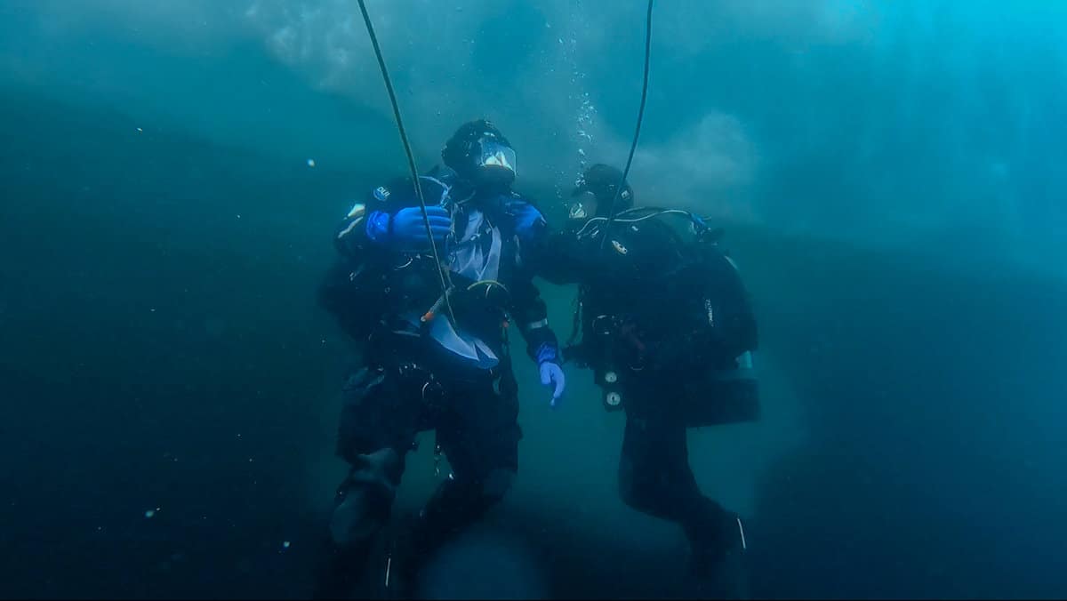 US Coast Guard Diver Gets Promoted Underwater