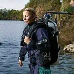 Deep-sea diving equipment for underwater exploration