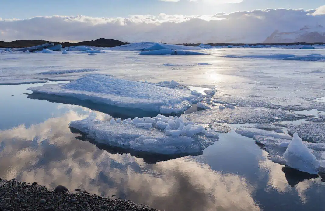 Petition Launched To Save The Central Arctic Ocean (AdobeStock)
