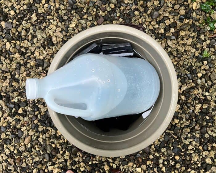 Leave the wetsuit soaking in the isopropyl alcohol for 10 minutes.