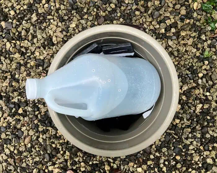 Leave the wetsuit soaking in the isopropyl alcohol for 10 minutes.