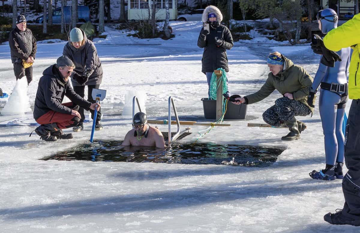 Olavi Paananen Breaks No-Fins, Under-Ice World Record (Image credit: Pentti Leinonen)