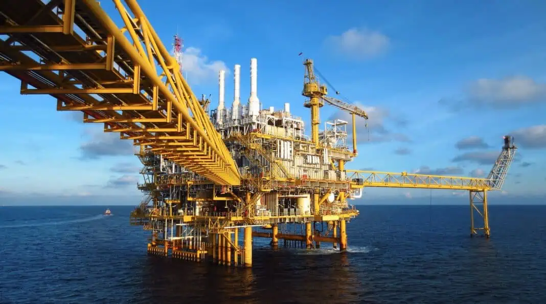 Offshore oil drilling rig (Adobe Stock)