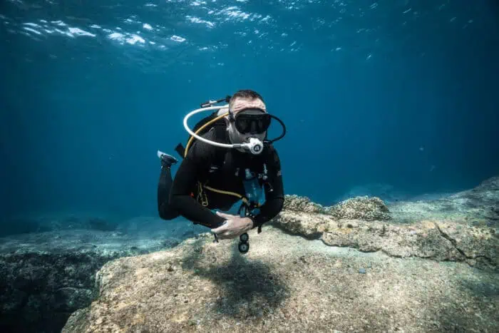 Stephan Whelan diving with the Xenos Arc in La Paz