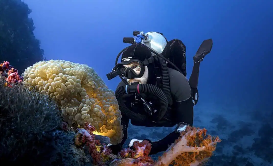 Diver with Halcyon Dive Systems Symbios HUD and BC system (Image credit: Halcyon Dive Systems)